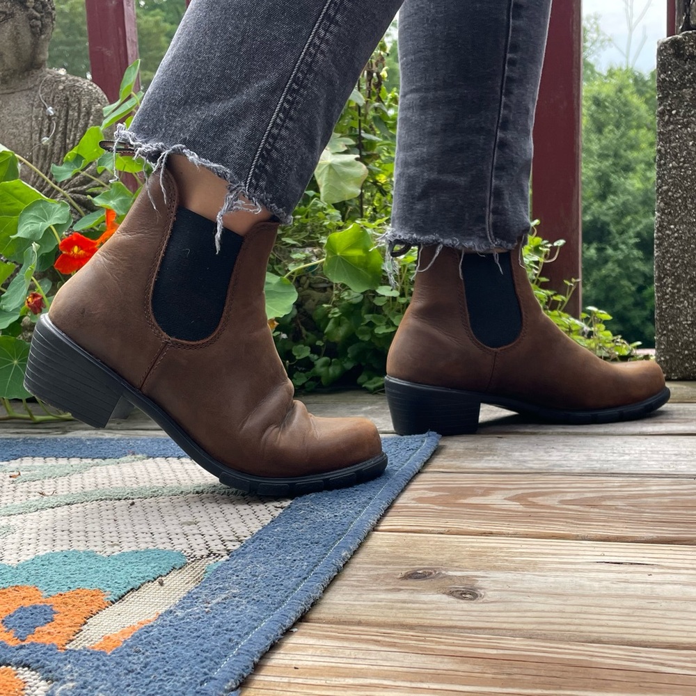 Blundstone Heeled boots antique brown style #1673 women’s 8.5